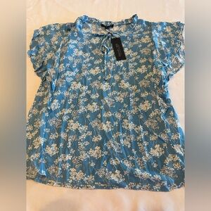 NWT Rachel Zoe Blue and White Floral Short Sleeve Blouse Size Medium
